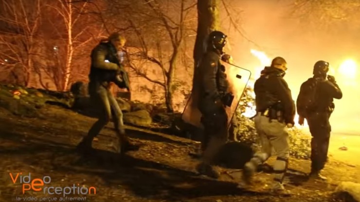 Strażacy w Belgii obrzuceni kamieniami podczas akcji gaszenia pożaru. Zaapelowali do władz o reakcję