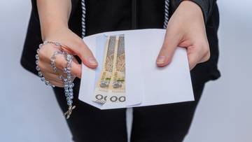 Ruszył sezon kolęd. Ile dać księdzu do koperty?