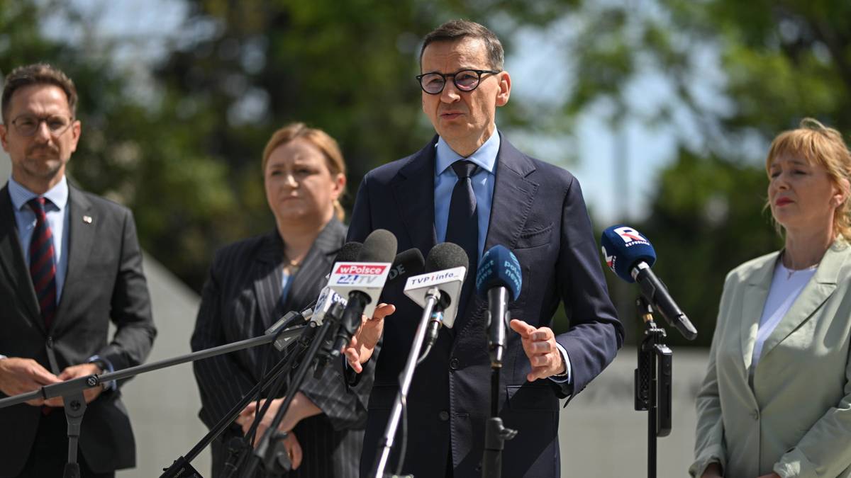 Morawiecki oddaje ukraiński order. "Skorumpowana elita"