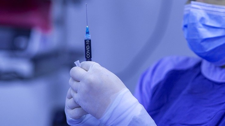 Niemcy. Lekarz opracował własną szczepionkę przeciw COVID-19, miał nią zaszczepić 100 osób