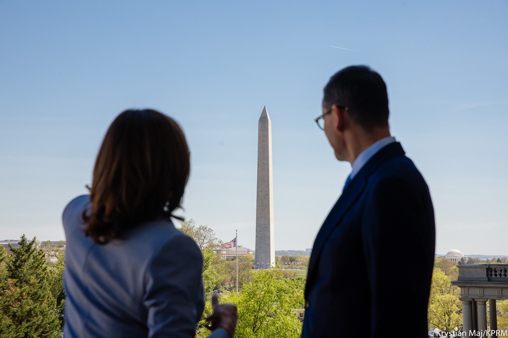 Premier RP i wiceprezydent USA spoglądali z Białego Domu na pomnik Waszyngtona