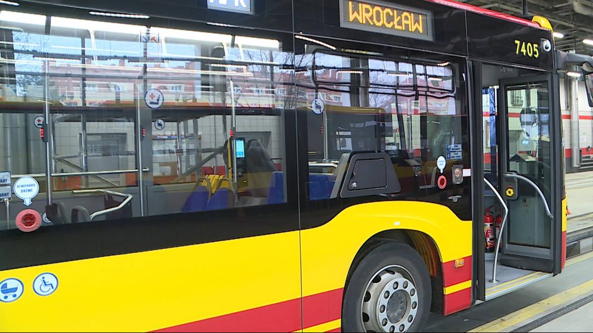 Nietypowe sceny we wrocławskim autobusie. Kierowca obraził się na pasażerów