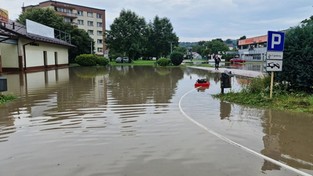 19.07.2020 12:00 Znów zalało mieszkańców Dobczyc. Ludzie uciekali autami na górę. „Ten zbiornik to jakieś fatum”