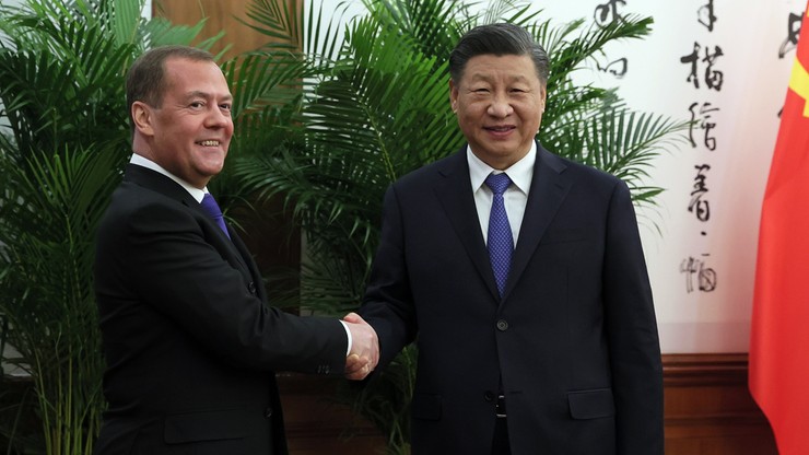 Chiny: Dmitrij Miedwiediew spotkał się z Xi Jinpingiem. Rozmawiali o Ukrainie