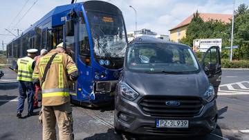 Groźne zderzenie tramwaju i busa we Wrocławiu. Cztery osoby ranne, jedna w stanie ciężkim