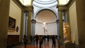 W salach muzealnych dochodzi do omdleń. Trudne warunki zwiedzania w Galerii Akademii we Florencji