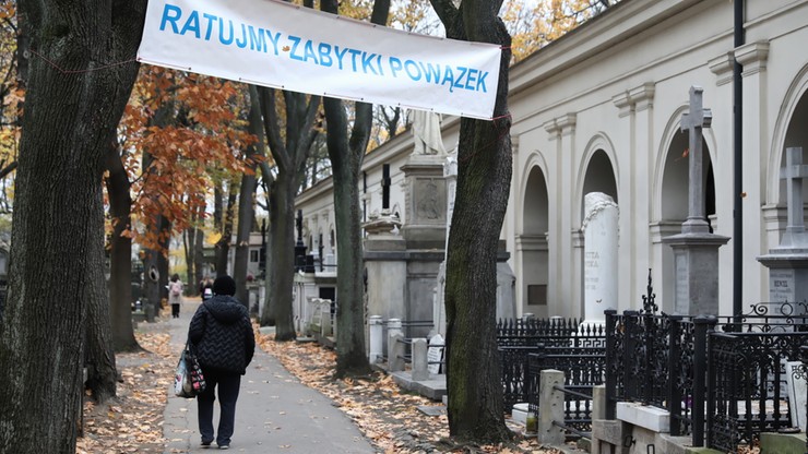 Kwesty na cmentarzach w całej Polsce. Wolontariusze zbierają na cele charytatywne