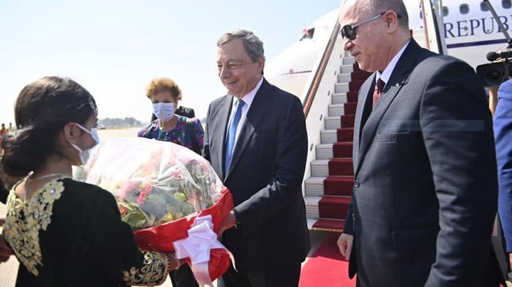 Włochy. Mario Draghi odbył w poniedziałek wizytę w Algierii. Głównym tematem import gazu