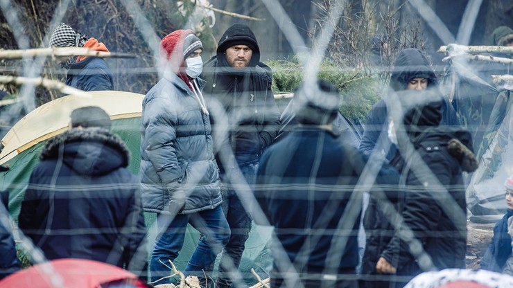 Kryzys na granicy. Białorusini przygotowują migrantów do siłowego przejścia. Podano godzinę