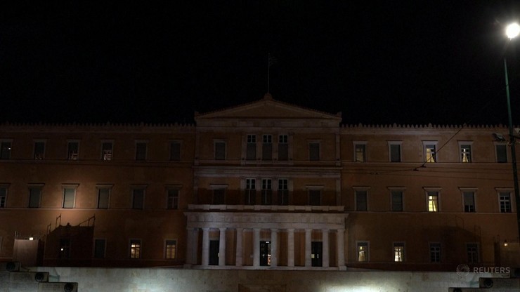 Dawny pałac, obecnie siedziba parlamentu Grecji z wyłączoną iluminacją