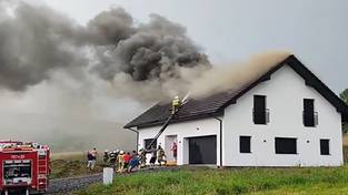 18.07.2023 05:59 "Mieli się wprowadzić za kilka dni". Piorun spalił ich dom, bo zapomnieli o czymś ważnym