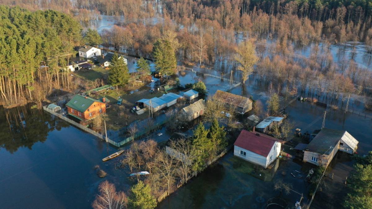 Zalana wieś na Mazowszu. MSWiA mówi o wysadzeniu zatoru na Bugu