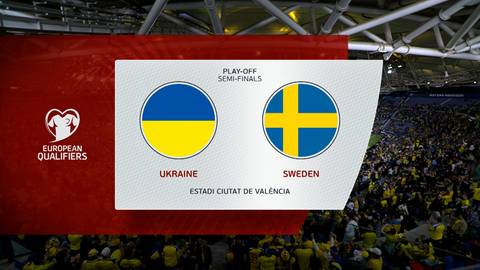 Plansza informacyjna z flagami Ukrainy i Szwecji, logo "European Qualifiers", informacją o p&oacute;łfinale barażowym "play-off", nazwami drużyn i miejscem rozgrywania meczu Estadi Ciutat de Valencia, w tle stadion z kibicami.