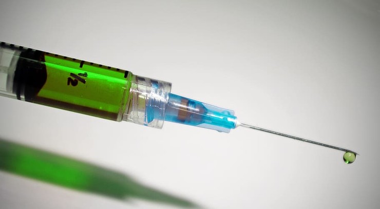 "Całkowicie włoska" szczepionka na koronawirusa. Testy na ludziach ruszają w sierpniu