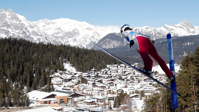 Loty narciarskie z udziałem kobiet. Czy FIS podejmie przełomową decyzję?
