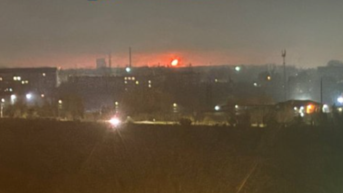 Potężne uderzenie w Rosję. Rafineria w ogniu, bombowce pod ostrzałem