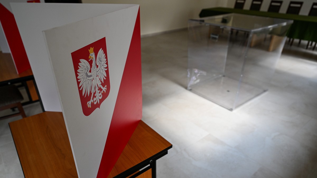 Wybory 2023. Rozpoczęło się głosowanie na kandydatów do Sejmu i Senatu oraz referendum