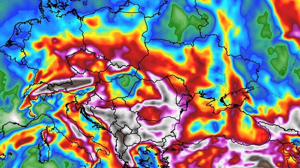 Rzeka wilgoci nad centralną i południową Polską w postaci olbrzymich sum opadów. Fot. wxcharts.com