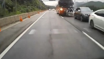Autobus miażdżył auta w tunelu. Tragiczny wypadek w Korei Południowej