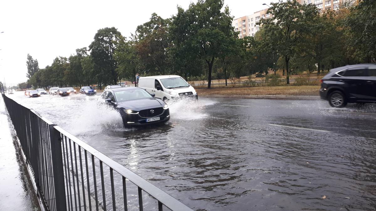 Ulewa na ul. Grochowskiej