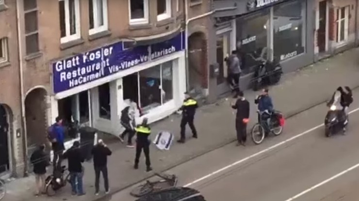 Mężczyzna z palestyńską flagą zaatakował restaurację żydowską w Amsterdamie
