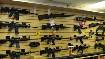 Po strzelaninie w szkole, Walmart podnosi minimalny wymagany wiek na zakup broni
