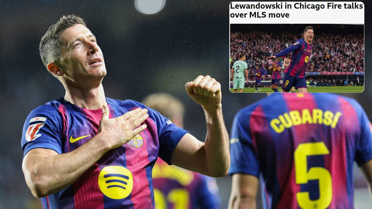 Robert Lewandowski w koszulce FC Barcelony, z dłonią na sercu.