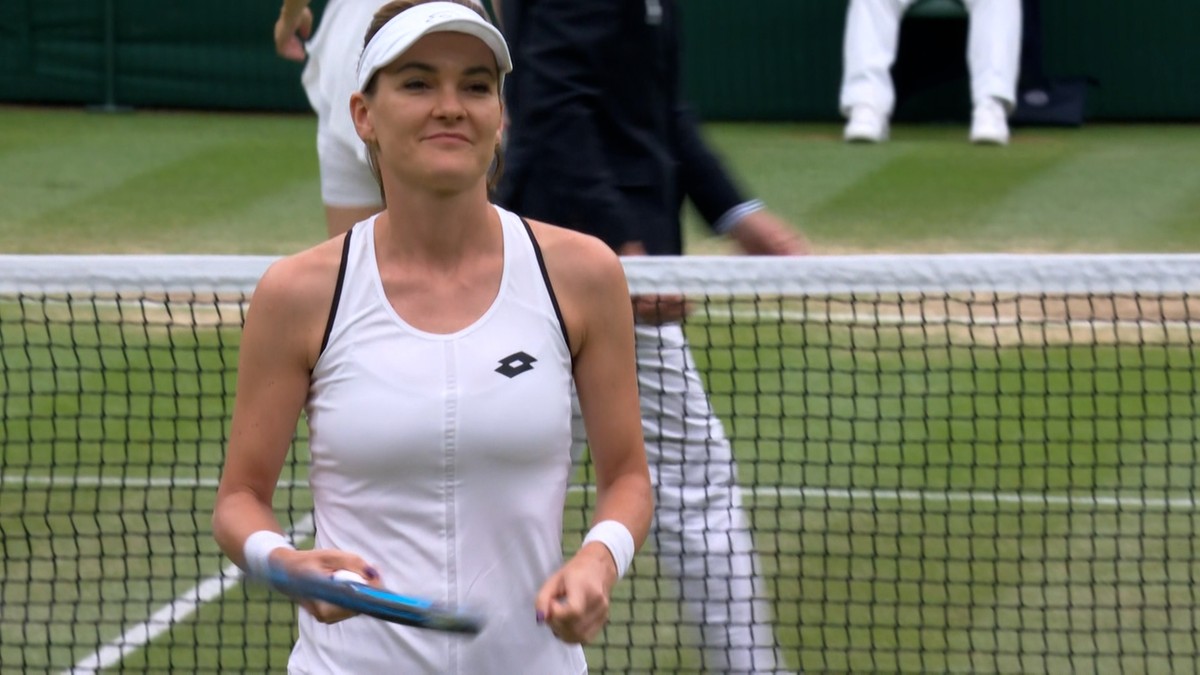 Radwańska pożegnała się z Wimbledonem. Przegrana w meczu przyjaciółek