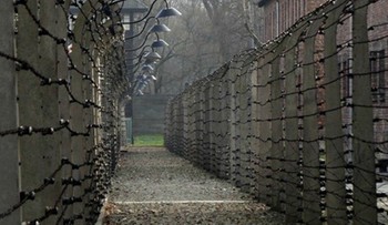Były strażnik z Auschwitz zdolny do odbycia kary więzienia - orzekł sąd. Ma 96 lat