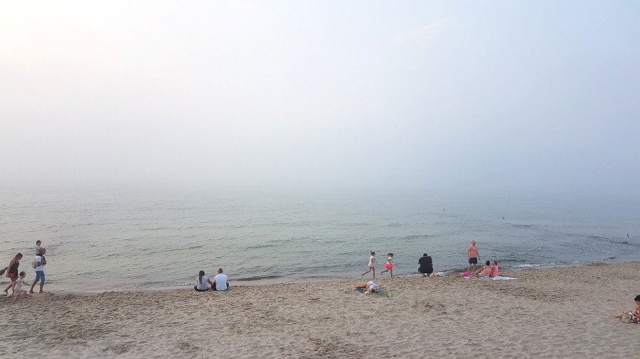 Mgła morska na plaży w Sarbinowie w woj. zachodniopomorskim. Fot. Michał / TwojaPogoda.pl