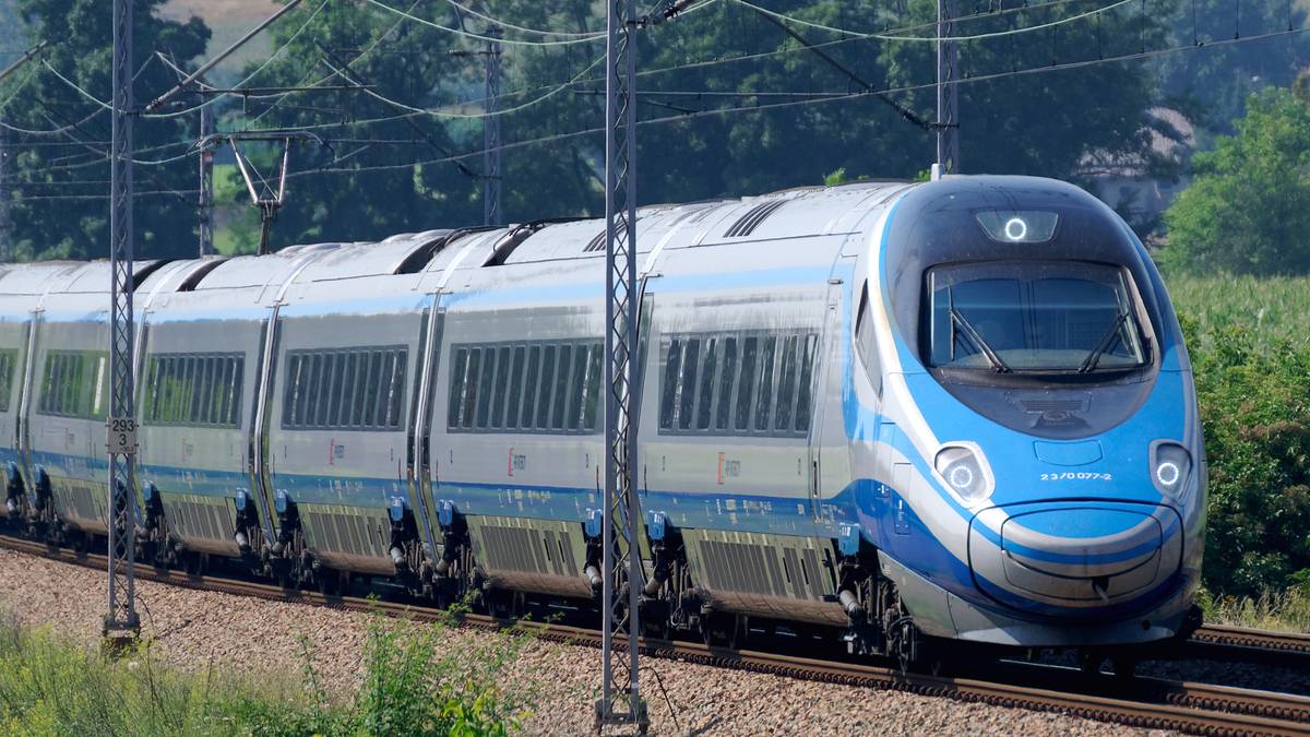 Tragedia na torach. Ruch pociągów Poznań - Warszawa wstrzymany