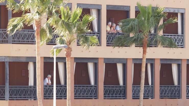 130 osób opuści hotel poddany kwarantannie. W budynku są Polacy