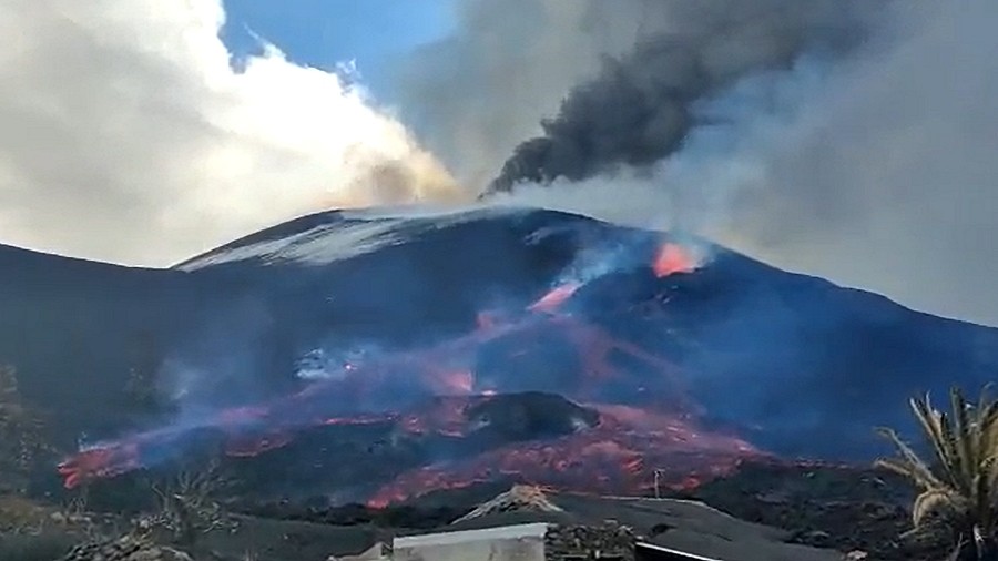 Erupcja wulkanu Cumbre Vieja na Wyspach Kanaryjskich. Fot. Twitter / INVOLCAN.