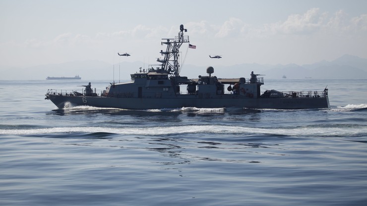 Cieśnina Ormuz. Incydent między amerykańskimi i irańskimi okrętami
