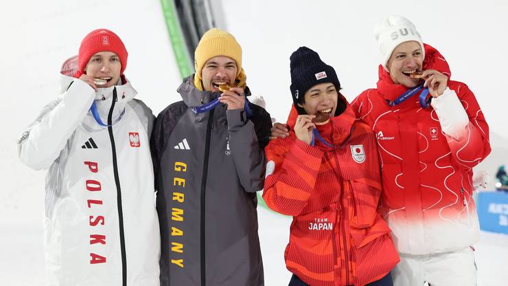 Kacper Tomasiak został srebrnym medalistą zimowych igrzysk olimpijskich na skoczni normalnej w Predazzo!