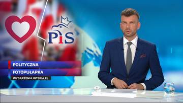 Prezenter siedzi przy biurku w studiu telewizyjnym, z logo PiS i sercem w tle.