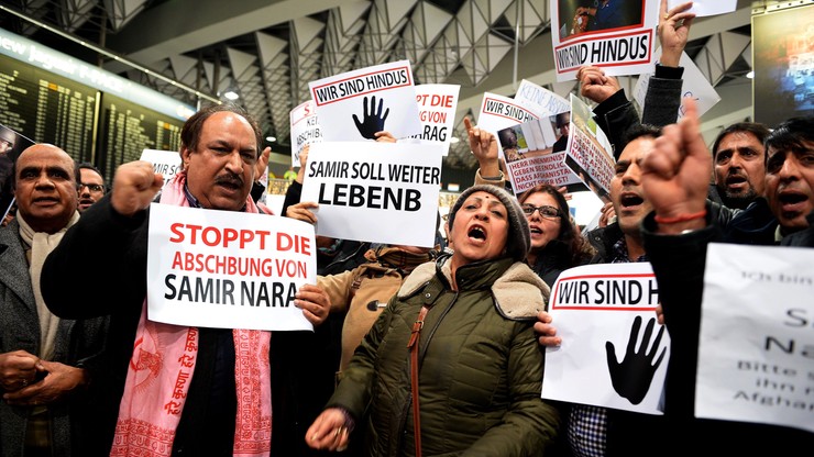 "Afghanistan is not safe". Protesty przeciwko deportacji 50 Afgańczyków z Niemiec