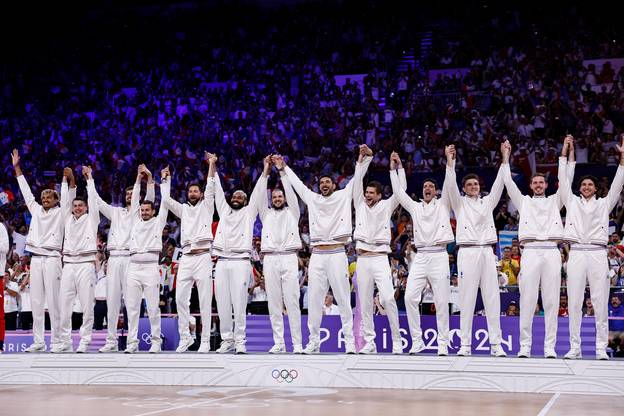 Paryż 2024: Ceremonia medalowa siatkarzy