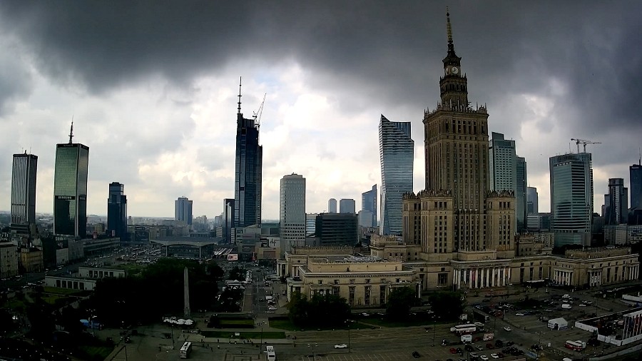 Warszawa podczas dzisiejszej burzy. Fot. lookcam.pl