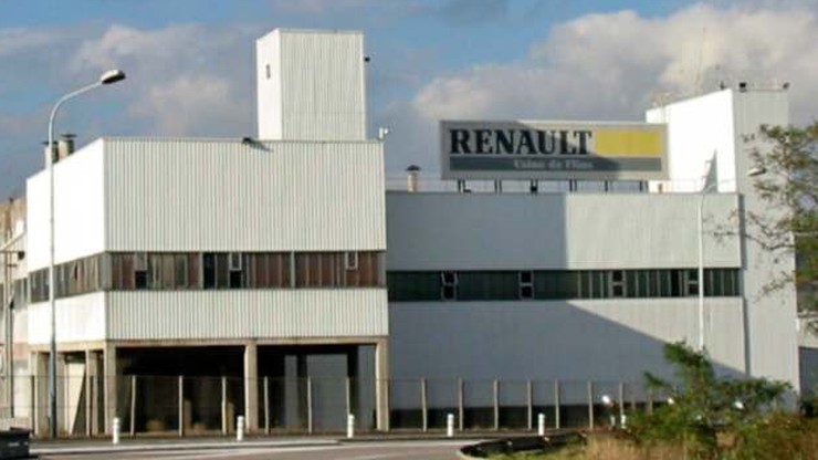 Wojna w Ukrainie. Francuski rząd popiera wznowienie produkcji samochodów Renault w Moskwie
