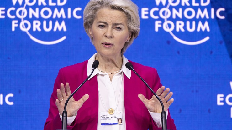 Ursula von der Leyen w Davos: wspólnie pomożemy powstać Ukrainie z popiołów