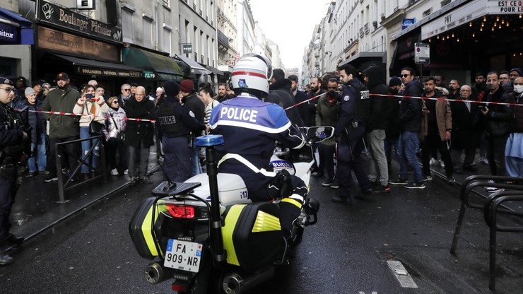 Francja. Sprawca ataku w Paryżu określił się jako "rasista". Był znany służbom