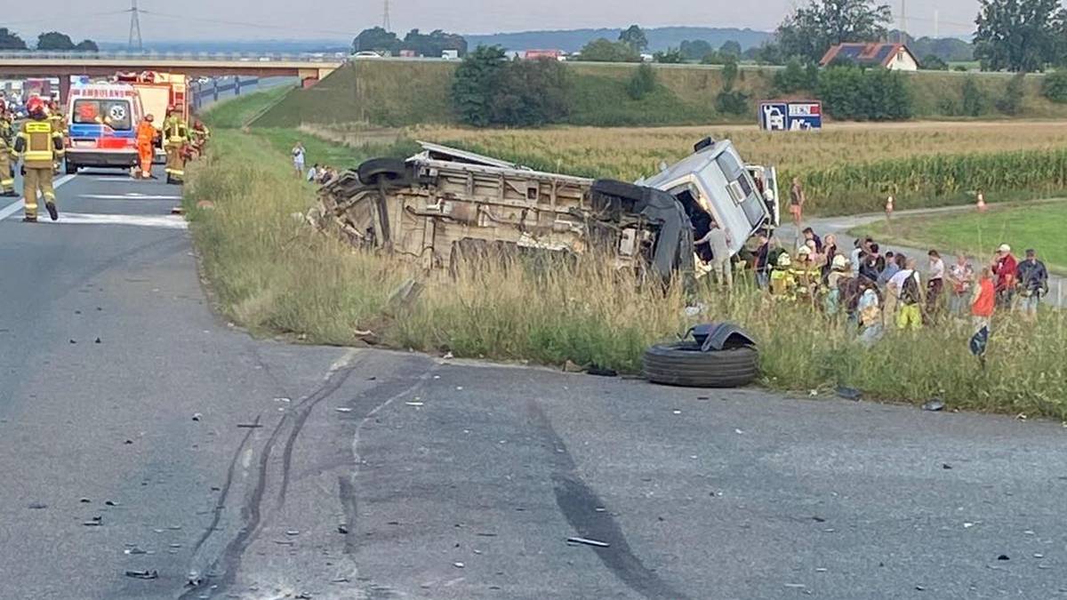 Zderzenie autokaru z busem na A4. Są ranni