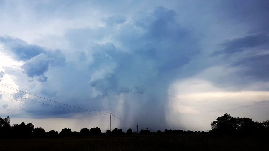 Oberwanie chmury (microburst) w okolicach Gdańska. Fot. Paula Nikholz / Info Meteo - Elbląg.