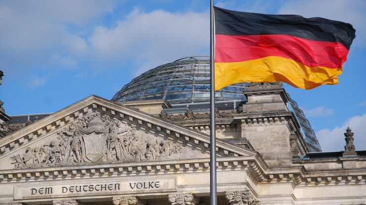 "Spiegel": Niemcy na poboczu światowej polityki, ustępują pola Francji
