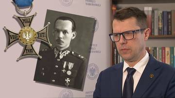 Zdjęcie przedstawia Order Virtuti Militari oraz portret kapitana Juliusza Heinzla, obok widać sylwetkę posła Konrada Berkowicza.