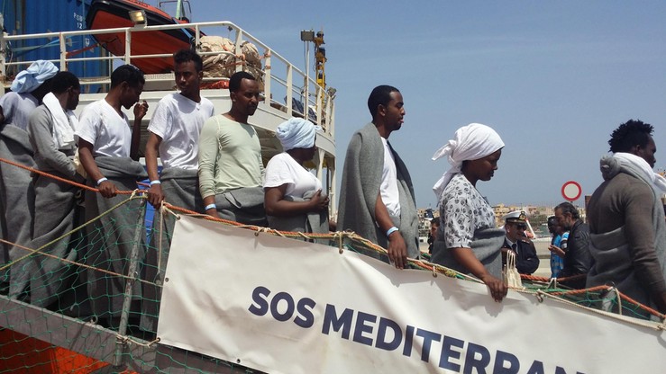 Migranci integrują się sprzątając ulice Turynu
