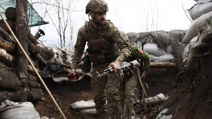 Kijów. Instruktorzy z Wielkiej Brytanii znów szkolą żołnierzy Ukrainy