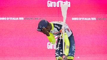 Giro d'Italia: Zwycięzca etapu wycofał się po uderzeniu w oko korkiem od szampana