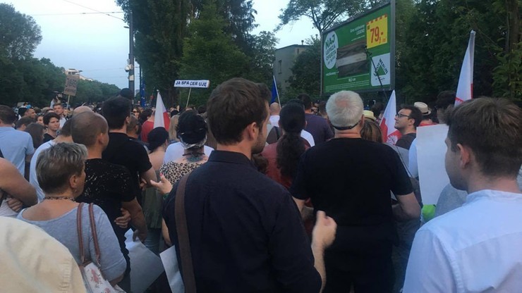 Protest przed domem prezesa PiS na warszawskim Żoliborzu